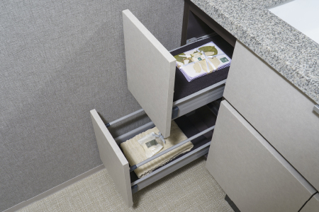 ソフトクローズ機能付きスライド収納