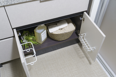 開き扉と引出し収納（ダストバッグハンガー付き）