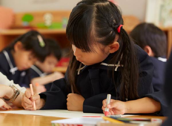 私立幼稚園の預かり保育料を“W”で助成