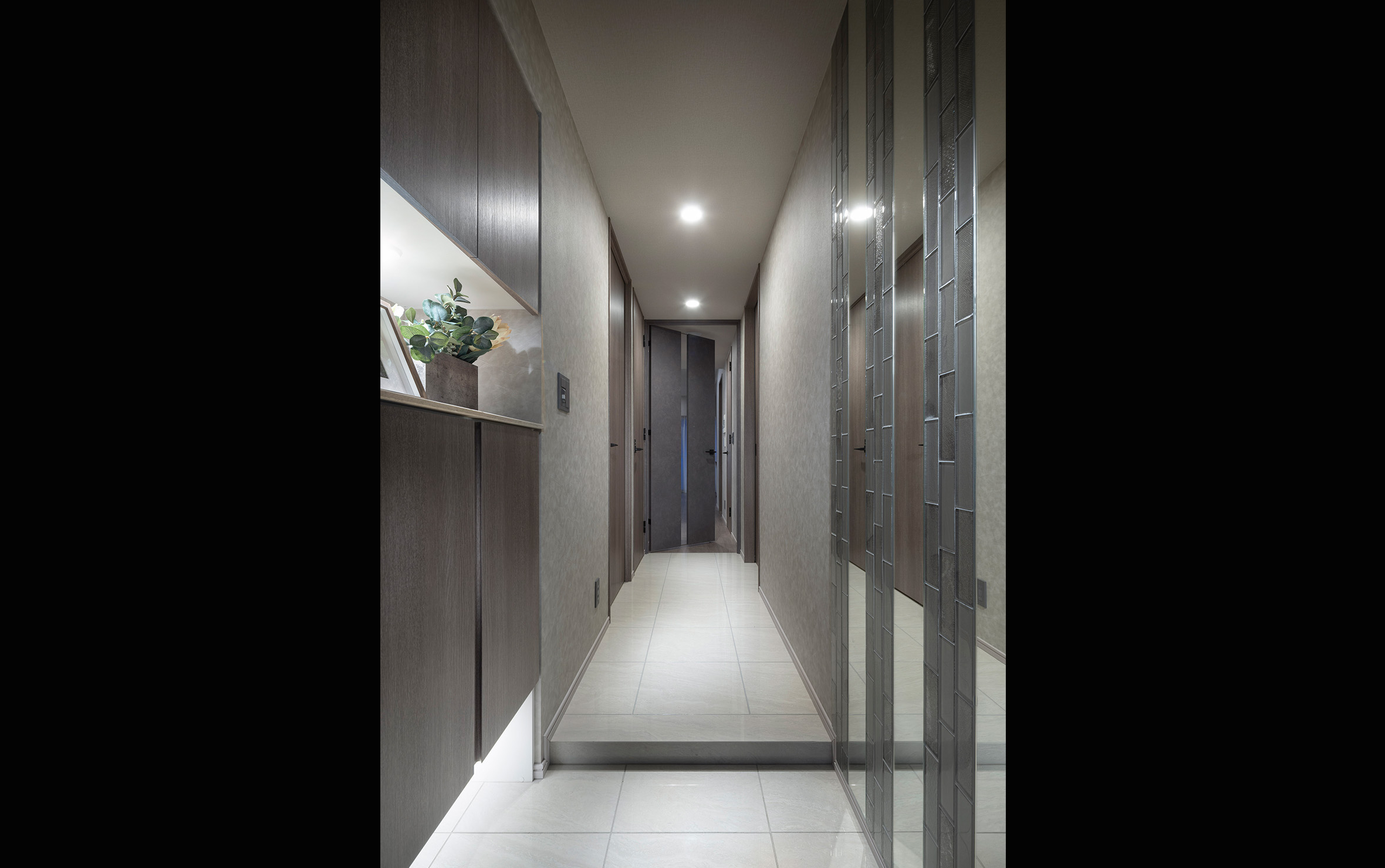Entrance & Corridor