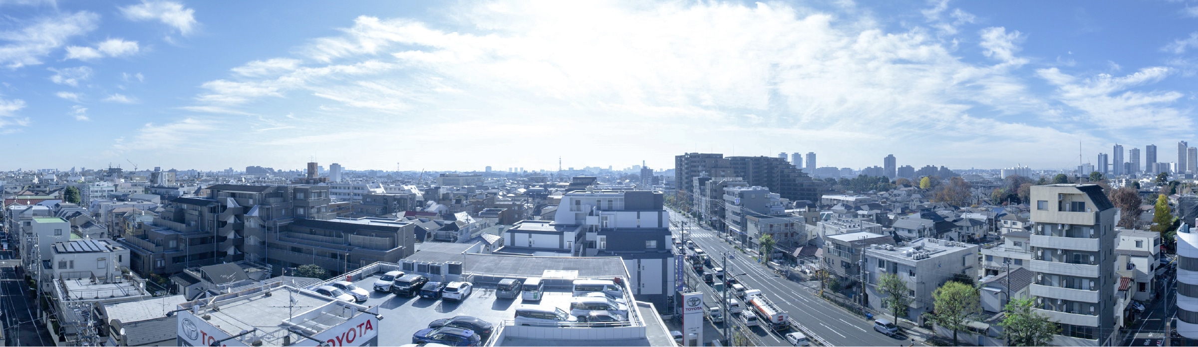 現地6階相当の高さから東方面望むパノラマ写真（2024年12月撮影）