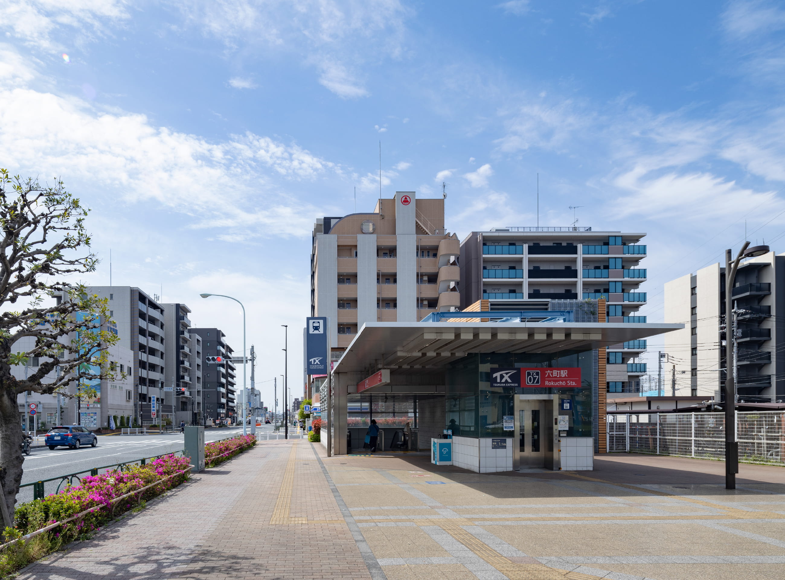 TX「六町」駅 徒歩12分（約890m）