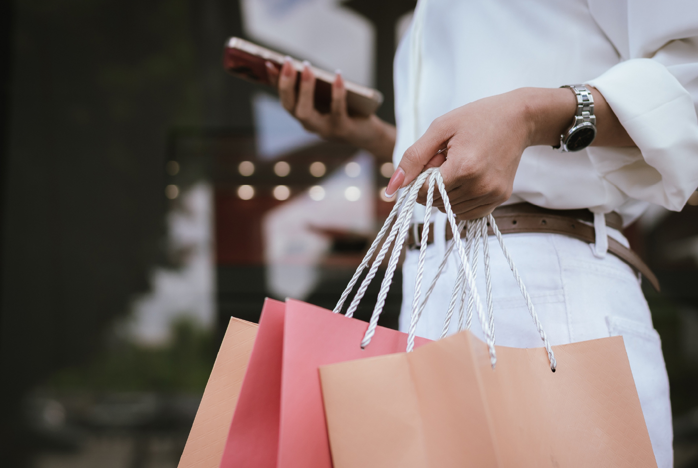 女性の買い物